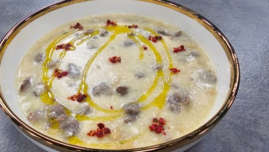 Çorba e Hasit me miell misri, kos dhe të brendshme nga zonja Albana
