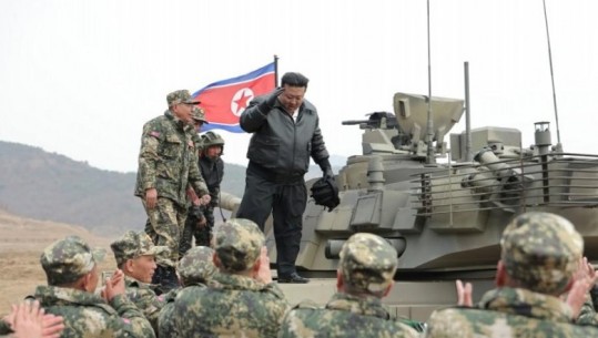 Kim Jong Un nget tankun e ri, bën thirrje për përgatitje për luftë