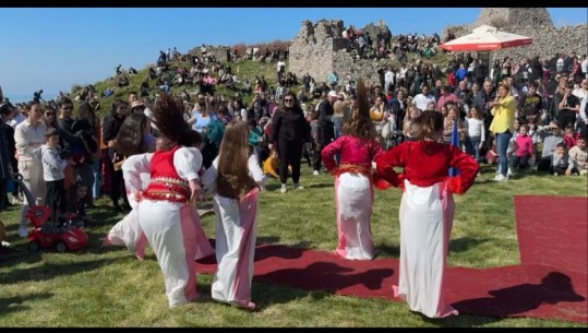 Me muzikë e lojëra të ndryshme, festohet Dita e Verës në Lezhë (VIDEO)