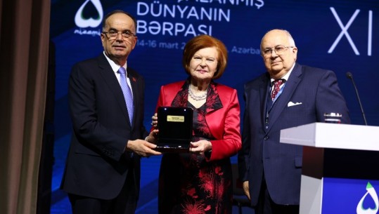 Vizita në Baku/ Presidenti Begaj nderohet me 'Nizami Ganjavi, Çmimi Ndërkombëtar'