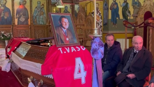 Lamtumira e një ikone/ Të afërm, dashamirës, politikanë dhe përfaqësues të sportit homazhe për Teodor Vason