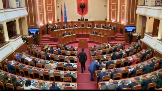 VIDEO/Basha mban fjalën në parlament, ironizojnë deputetët e Rithemelimit: Hajde djegim mandatet 