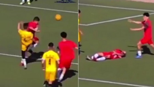 VIDEO/ Tragjedi në futboll, lojtari 17-vjeçar humbet jetën pas një goditje në fushë