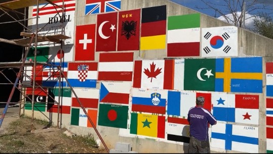 Prizren, murale me flamuj në autostradën ‘Ibrahim Rugova’