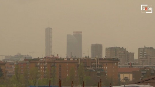 Qielli i Milanos merr ngjyrë të verdhë, e pushton rëra e Saharasë, shikoni pamjet
