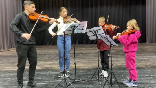 Instrumentistët e talentuar të Lezhës përgatiten për koncertin klasik, sjellin në skenë vepra të  kompozitorëve të njohur