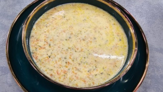 Supë pule me kos dhe oriz nga zonja Albana