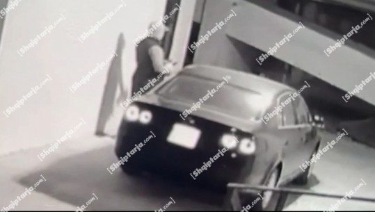 VIDEO/ Momenti kur i vihet flaka makinës së drejtoreshës së Tatimeve në bashkinë e Vlorës