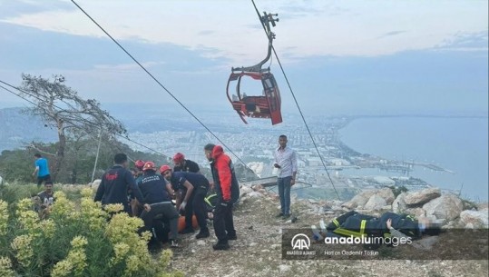 Turqi/ Rrëzohet teleferiku në Antalia, 1 i vdekur, qindra persona të bllokuar në ajër