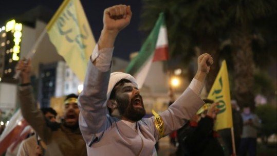 FOTOLAJM/ Iranianët festojnë pas sulmeve ajrore kundër Izraelit