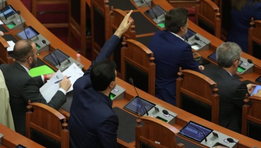 Basha nuk e do Gazment Bardhin në karrigen afër, kërkesë në parlament: Në të majtë dua Agalliun, djathtas Kreshnik Çollakun