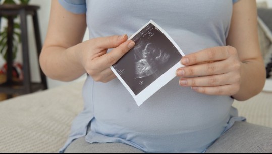 Pr/ligji për shëndetin riprodhues/ Njihen nënat surrogate, i hap rrugën abortit mbi 16 vjeç