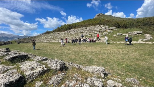 Arkeologët spanjollë, turistët e veçantë të Amantias: Park i mrekullueshëm por mungon sinjalistika