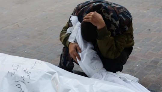 Varr masiv në gaza, zbulohen mbi 50 trupa palestinezë