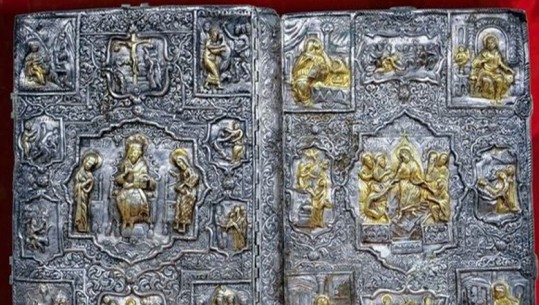 Kapakët e artë të ungjillit që ruhen në Muzeun Ikonografik 'Onufri'