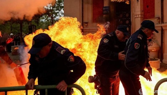 Rithemelimi e PL sërish protestsë para Bashkisë së Tiranës! Policia thirrje: Shmangni aktet e dhunës