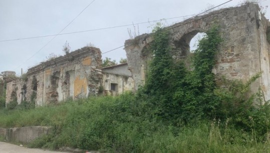 Ndërtesa ku u burgosën martirët e fesë në Durrës po rrënohet