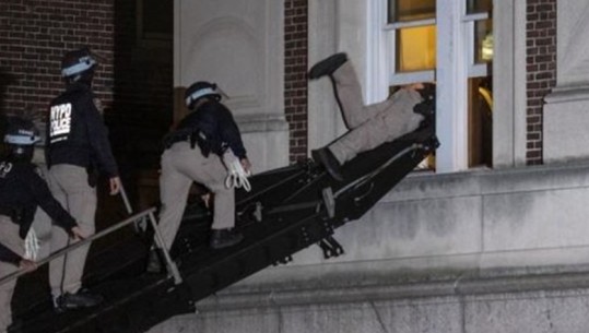 Universiteti Columbia, policia hyri nga dritarja për të arrestuar protestuesit pro Gazës