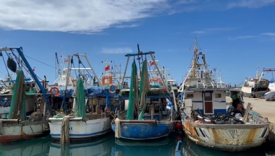 Moti i keq në Durrës, ndalohet lundrimi mjeteve të vogla të peshkimit
