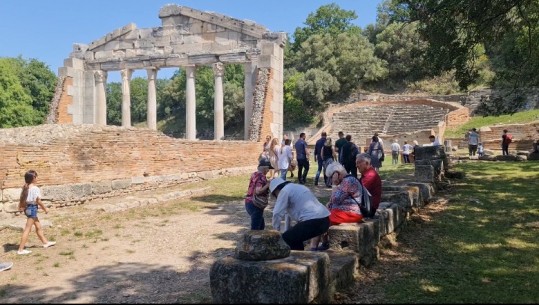 Turizmi historik në rritje, Apolonia pret mbi 330 turistë në ditë! Drejtoresha e Parkut: Ekspozohen mozaikët e vilave romake