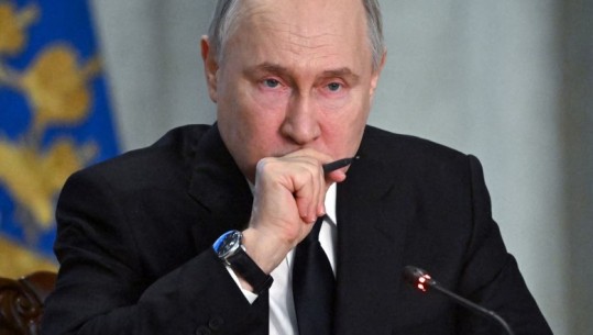 Reuters: Burimet thonë se Putini dëshiron armëpushim me Ukrainën përgjatë vijave aktuale të frontit