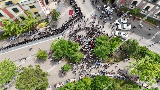 Rithemelimi e PL sërish protestë para Bashkisë së Tiranës, marrin pjesë vetëm një grusht militantësh