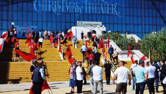 Turi me diasporën! Shqiptarët nisin të grumbullohen në stadiumin 'Galatsi', po presin Ramën me flamuj! Qindra policë për sigurinë! Axhenda dhe fjalimet