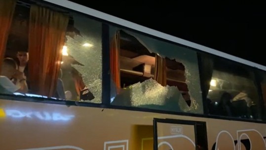 Sulmohen me gurë autobusët me tifozë të Skënderbeut, nga Tirana po ktheheshin në Korçë 