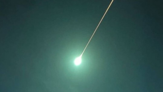 Meteori ndriçon qiellin në Spanjë dhe Portugali