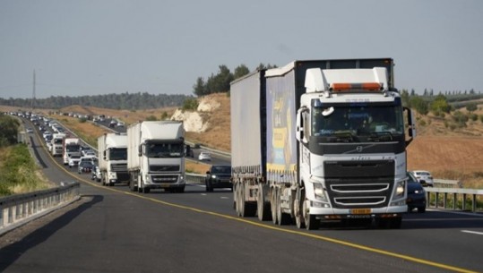 Kamionët me ndihma nisin të hyjnë në Gaza nga vendkalimi Kerem Shalom