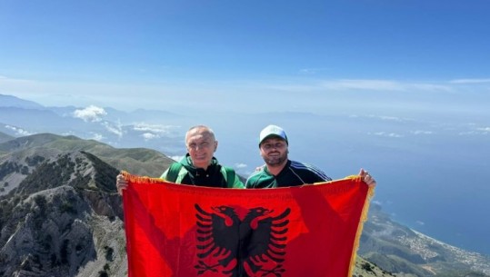 FOTOT/ Dy 'beqarë' aventurierë, Meta dhe Bes Kallaku ngjisin majën e Çikës