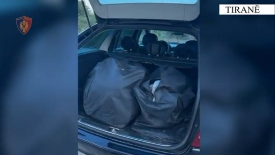 Tiranë/ Po transportonin 19 kg kanabis, 4 në pranga! Droga e ndarë me çanta në bagazh, 1 kg 2 mijë €! Dyshime për ‘shtëpi bari’ në jug të vendit (VIDEO)