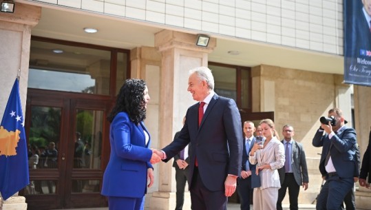 Osmani pret ish-kryeministrin britanik, Tony Blair: Kampion i popullit të Kosovës