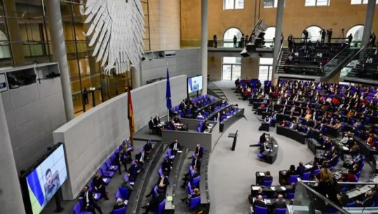 Partia gjermane e ekstremit të djathtë AfD bojkoton fjalimin e Zelenskyt në Bundestag