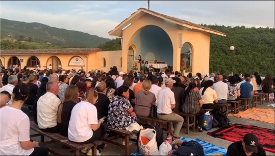 Festa e Shna Ndout, mijëra pelegrinë në Kishën e Laçit! Kremtimi i madh për përmbylljen e 13 të martave të shenjta (VIDEO)