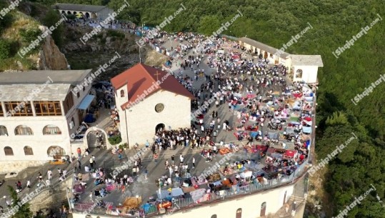 Kremtohet festa e Shna Ndout në Laç, mijëra pelegrinë i drejtohen Kishës në përmbyllje të ritualit 13 javor: Lutemi për shëndet e mbarësi (VIDEO)