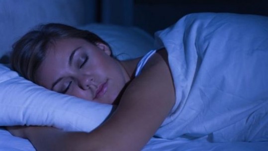 Pse djersitemi gjatë natës në gjumë?