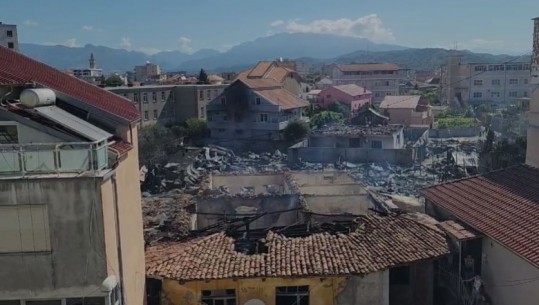 Më i madh i 20 viteve të fundit, ja çfarë ka mbetur nga zjarri në Shkodër, tregtarët kërkojnë ndihmën e shtetit (VIDEO)