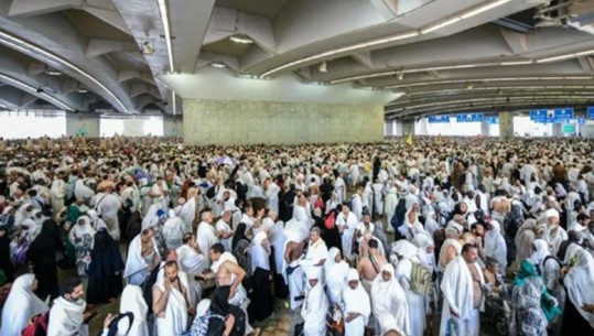 Mbi 900 pelegrinë të vdekur nga vapa gjatë Haxhit në Mekë