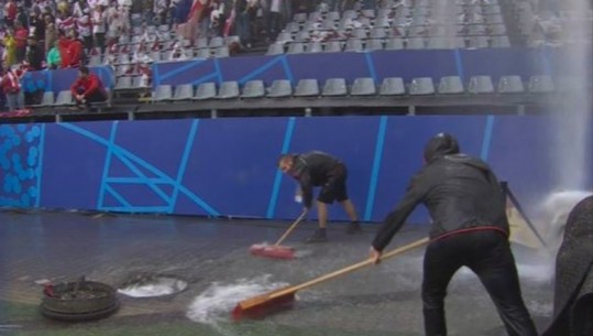 Euro 2024/ Përleshje mes tifozëve dhe shiu që futet në stadium, Turqi - Gjeorgji rrezikoi të shtyhej (VIDEO)