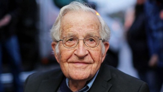 Ndërron jetë në moshën 95-vjeçare studiuesi amerikan Noam Chomsky
