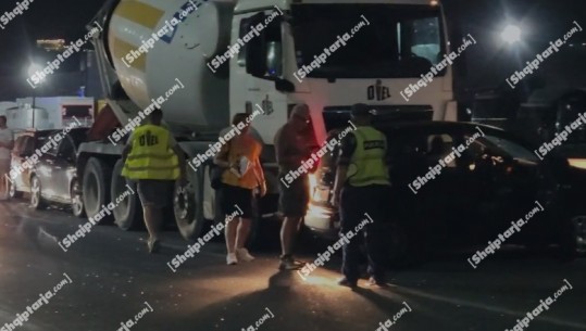 Aksident në autrostradën Tiranë-Durrës, betonierja përplas disa makina, një i plagosur në gjendje të rëndë
