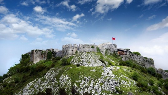 Vendi turistik në Shqipëri që të bën ta vizitosh sërish! Kalaja e Rozafës thyen rekord vizitorësh