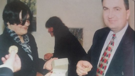 Shpallën divorcin/ Si u martuan fshehtas Meta dhe Monika 26 vjet më parë, me dëshmitar ambasadorin zvicerian dhe Erion Braçen (FOTO)