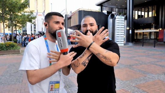 Tifozi turk bën shqiponjën, flet për Report Tv: E dua Shqipërinë! Mjekja: Jam optimiste, edhe një barazim me Spanjën do mjaftonte