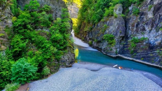  Media britanike ‘The Sun’: Vizitoni Lumin e Shalës, ‘Tajlanda e Shqipërisë’ me ujëra të pastra kristal
