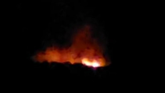 Vijon zjarri gjatë natës në fushën e mbetjeve në Përmet