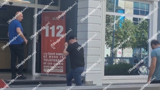 Kishte hapur portal për shantazh e gjobvënie, vetëdorëzohet në polici ish-shefi i AMP-së Kushtrim Selimi! Momenti kur shkon në policinë e Tiranës