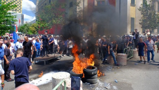 Nesër PD sërish proteston para bashkisë së Tiranës, Policia i jep lejeon por paralajmëron organizatorët