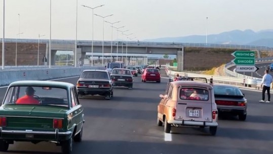 Aksi Thumanë-Kashar i hapur për qarkullimin, makinat retro ‘inagurojnë’ rrugën e re